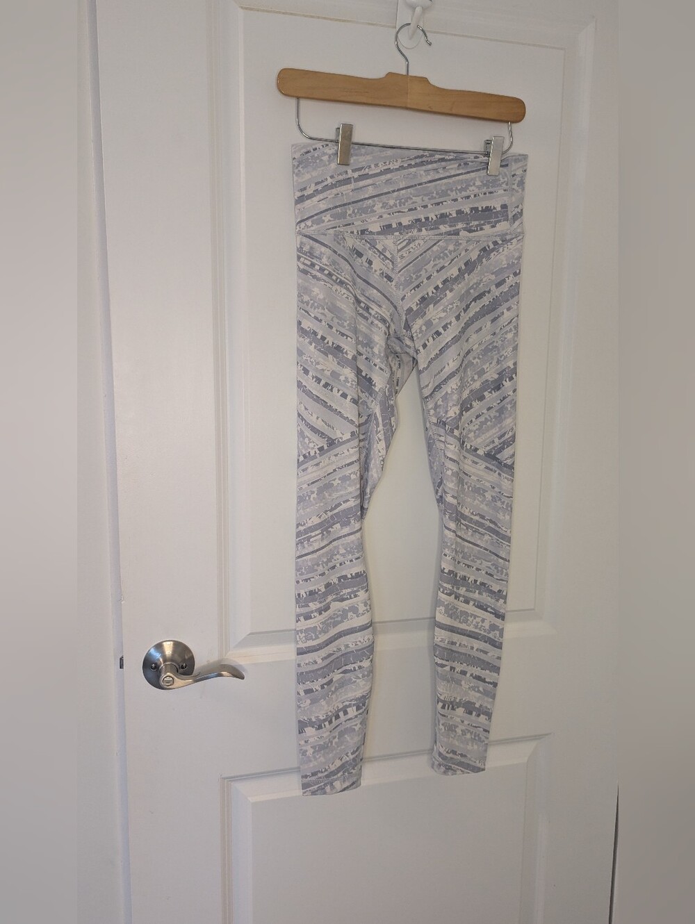 Lululemon Blue & White Striped Print Leggings Size 8